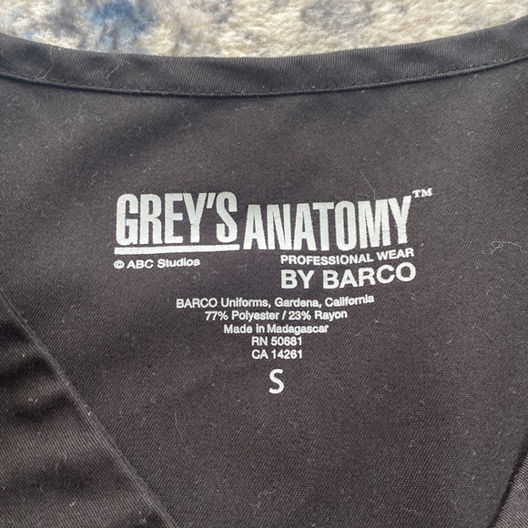 Small Grey’s Anatomy by Barco scrub top. - Picture 2 of 3